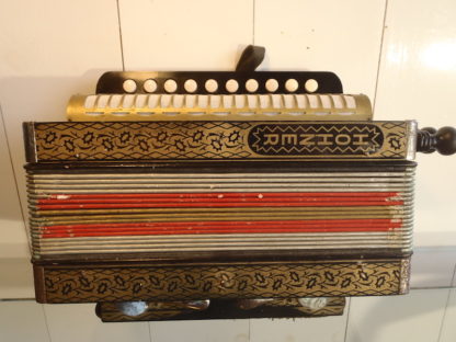 One row outlet accordion