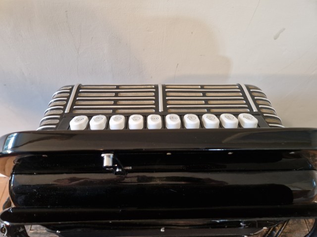 Hohner Morino Club N in C/F - Image 5