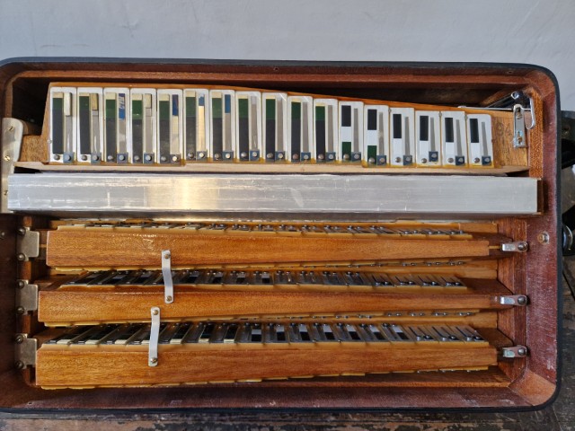 Hohner Morino Club N in C/F - Image 8